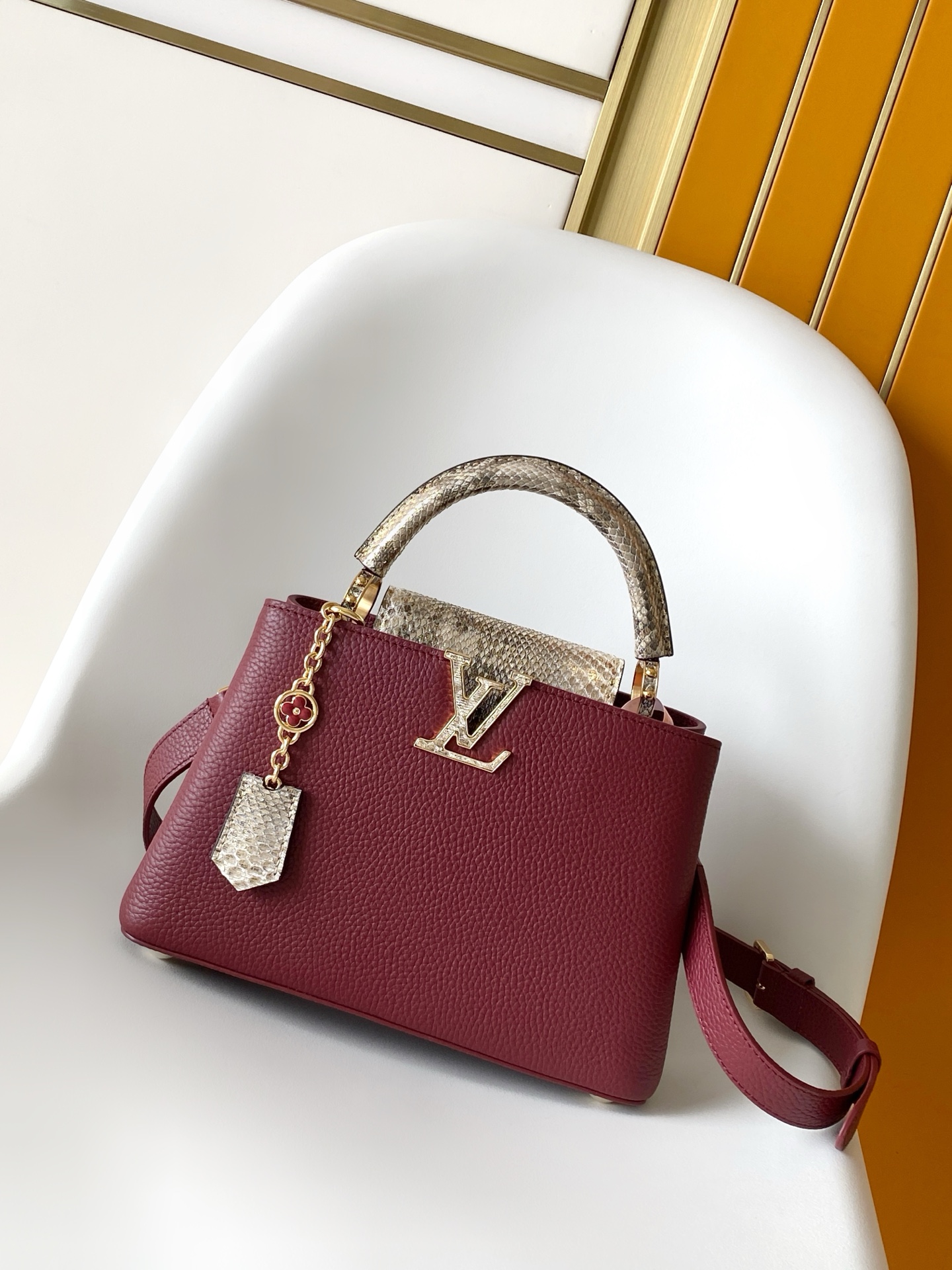 Louis Vuitton LV Side Trunk Handbag Premium Canvas Model M15154 Multiple Compartments Business Casual Premium Quality